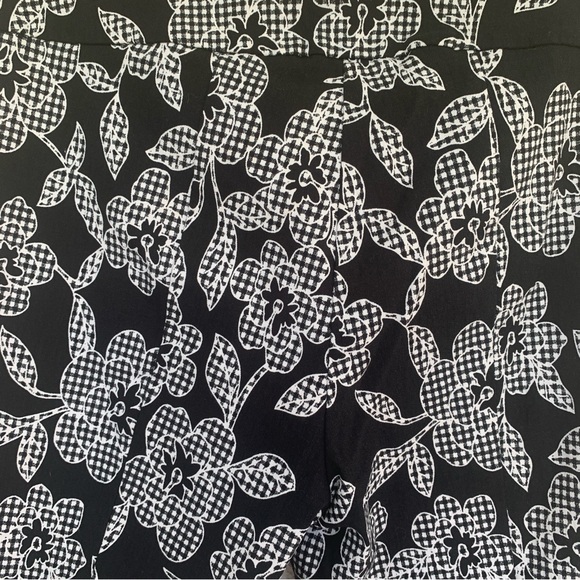 Elliot Lauren pant. Floral . Black and white size 6 - Picture 5 of 8